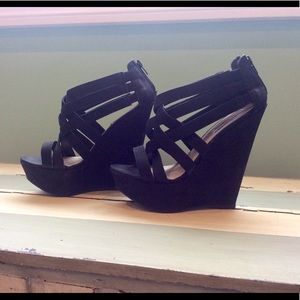 MADDEN GIRL BLACK WEDGE SHOE. Size 7.5